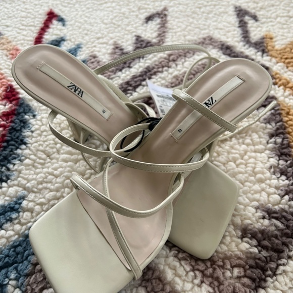 ZARA BEIGE SHOE - Picture 2 of 4